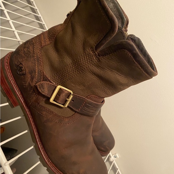 Ariat woman's size Savannah Waterproof boot dark green/brown